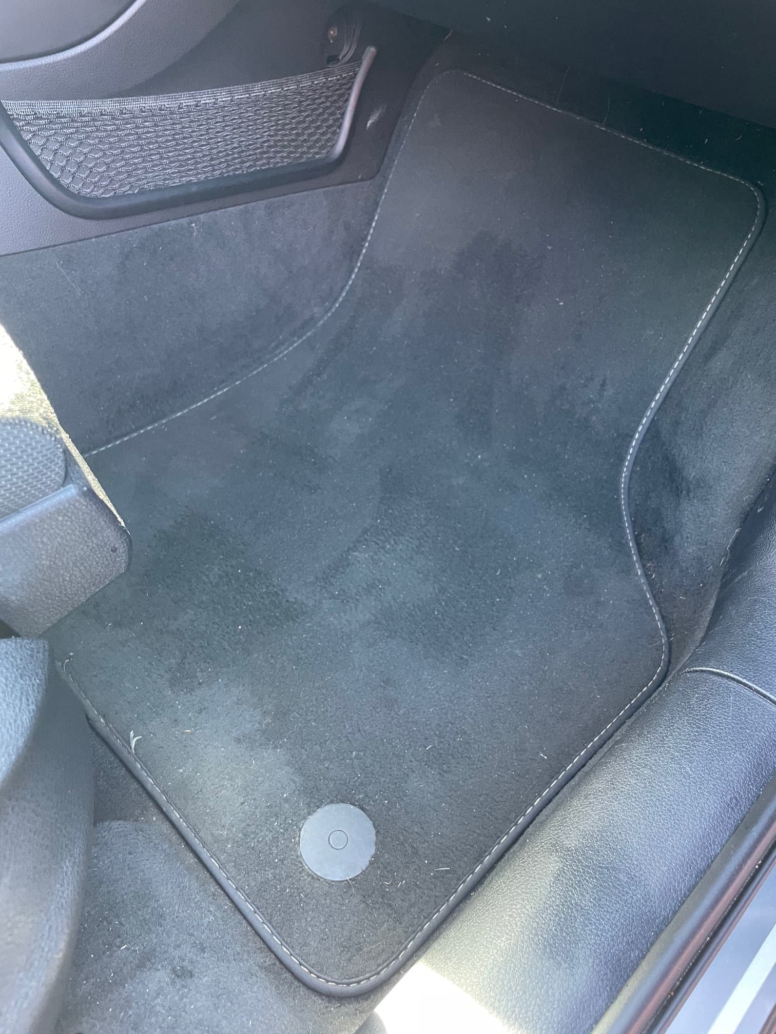 Tapis voiture après nettoyage intérieur complet – résultat Cleanium