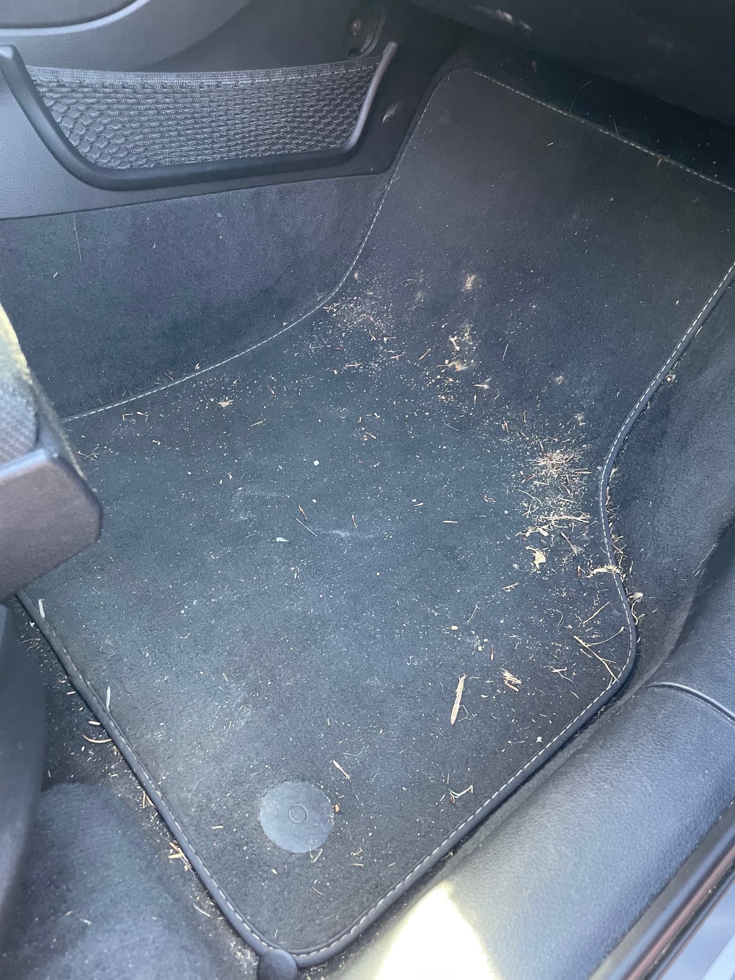 Tapis voiture avant lavage intérieur – aspiration et shampouinage